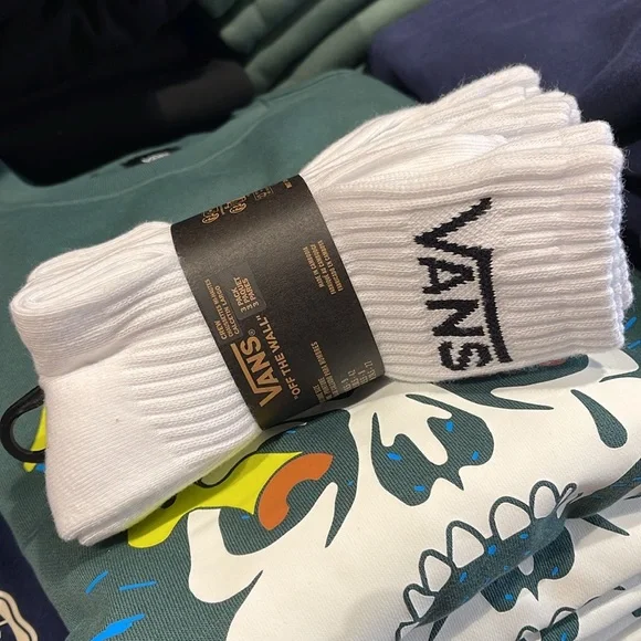 Vans Socks 3 pairs set CREW VANS.
"OFF THE WALL" White/White
NWT - Picture 2 of 16